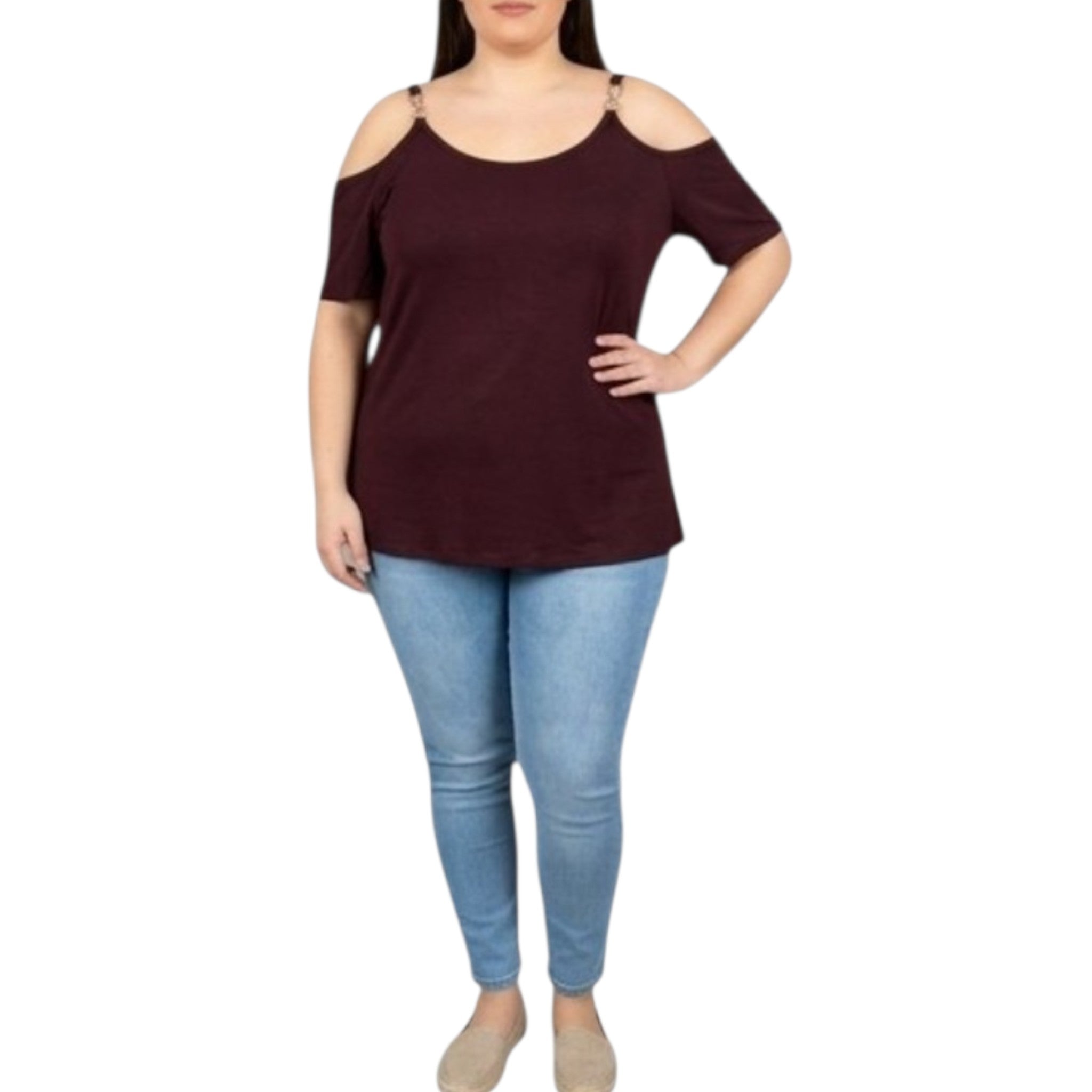 MAGLIA A MANICHE CORTE CON DESIGN "COLD SHOULDER" (SPALLE SCOPERTE). CON DETTAGLIO SPALLINA DECORATIVA COLOR ORO CON STRASS